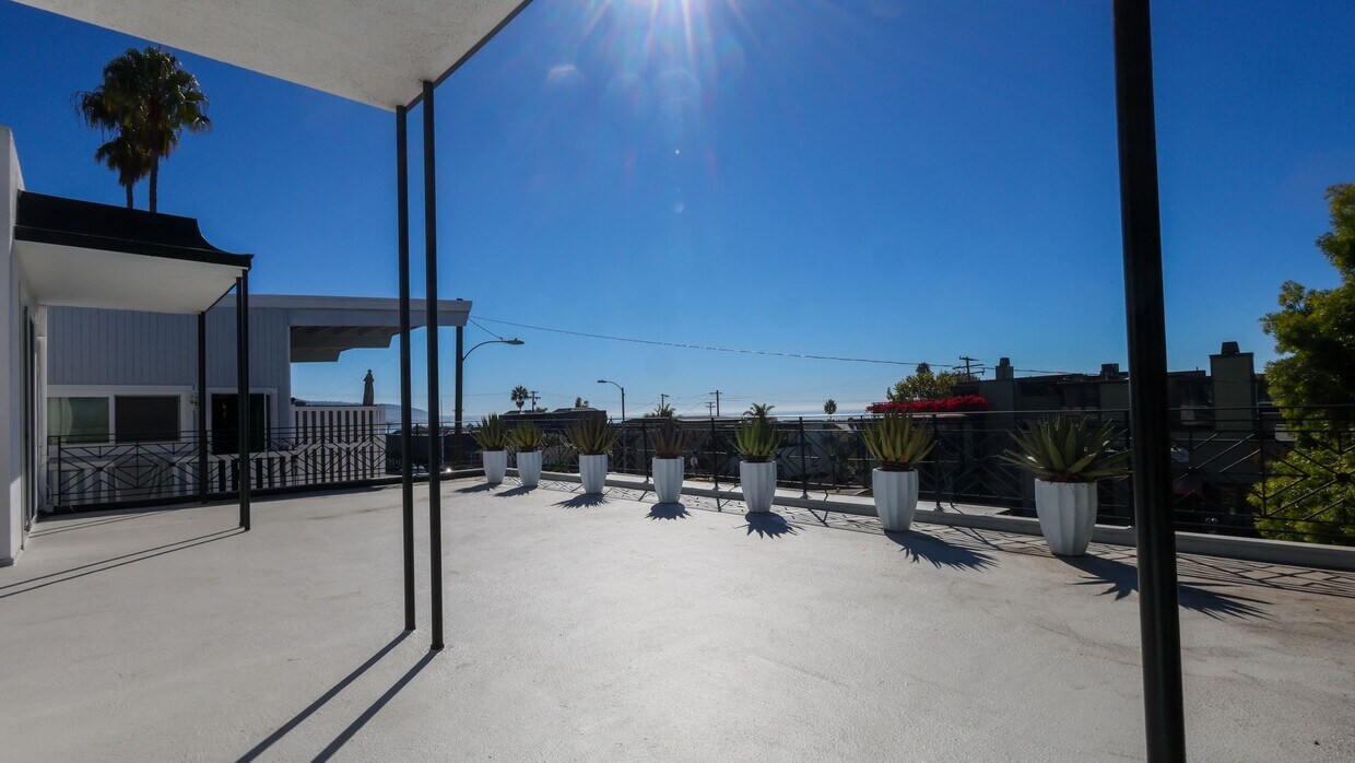 Foto principal - 1220 N Coast Hwy