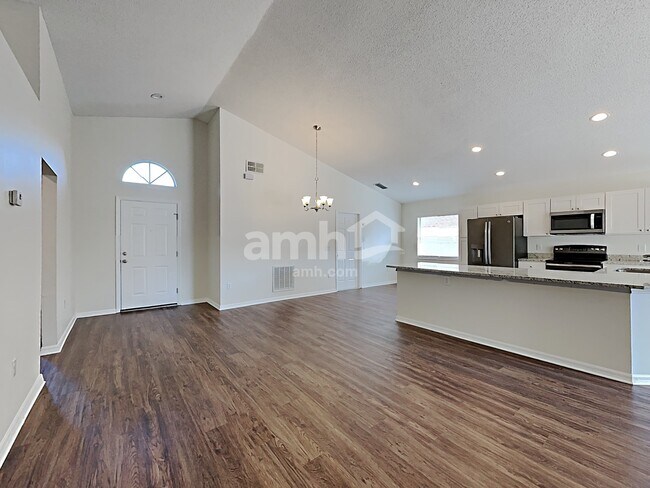 Foto del edificio - 311 Hartwell Ln