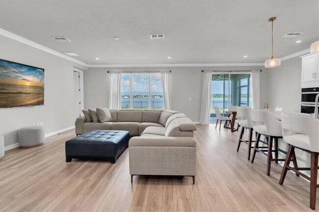 Foto del edificio - 6353 Timberdale Ave