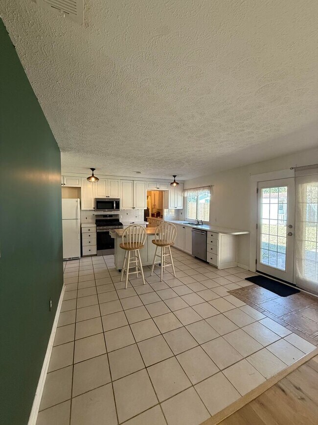 Building Photo - Single Family Windsor Forrest Home