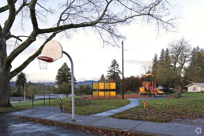 Área de juegos para niños - Oregon City View Manor