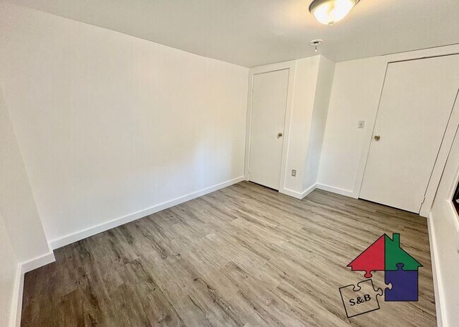 Building Photo - Freshly Renovated 2-Bedroom in Burlington's South End!