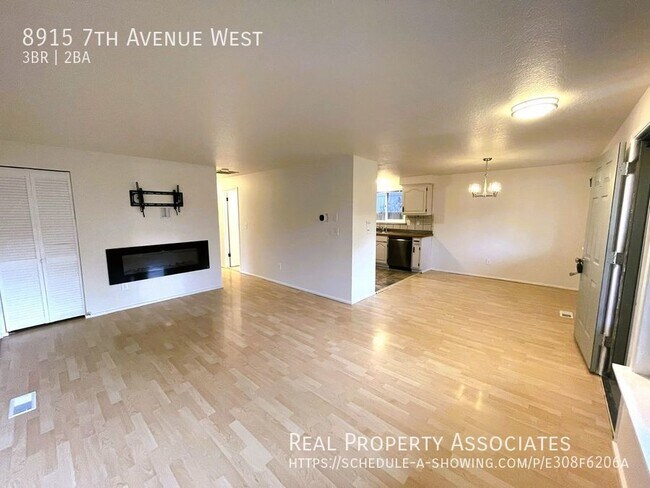 Building Photo - House on Cul-de-Sac- Fully Fenced Back Yar...