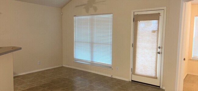 Foto del edificio - 3 br, 2 bath House - 9711 Emerald Pl