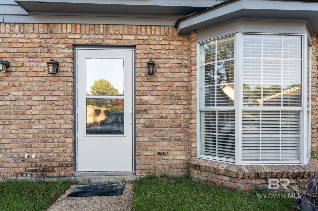 Foto principal - 600 Cheshire Ln