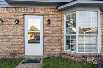 Building Photo - 600 Cheshire Ln