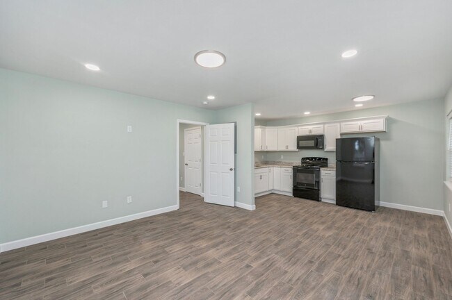 Foto del edificio - 718 Eglin Pkwy NE