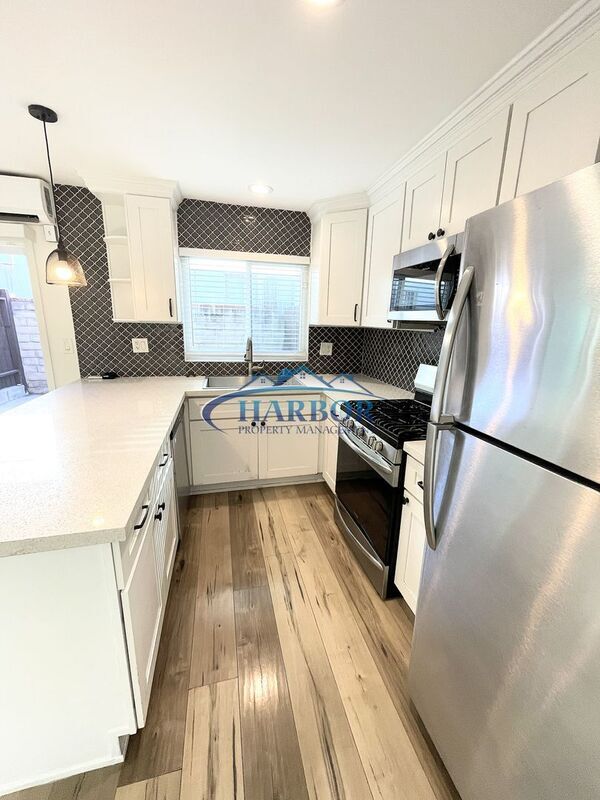 Building Photo - 677 W 39th St