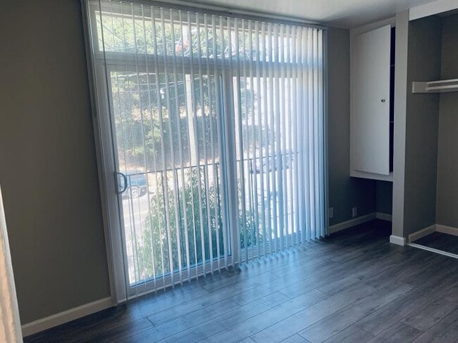 Building Photo - 1 bedroom in Oakland CA 94605