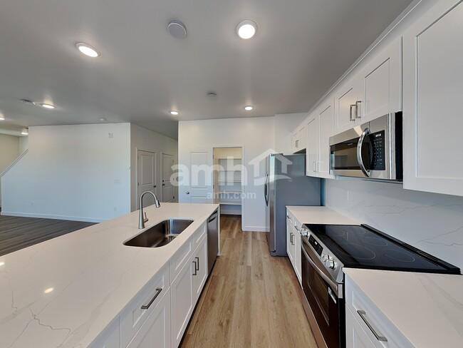 Building Photo - 9730 W Luxton Ln