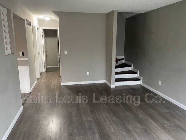 Building Photo - 871 Valencia Ave