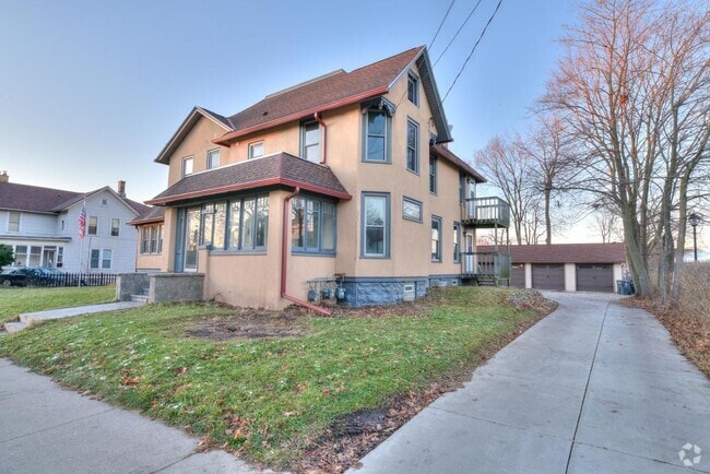 Building Photo - 434 West Park Ave
