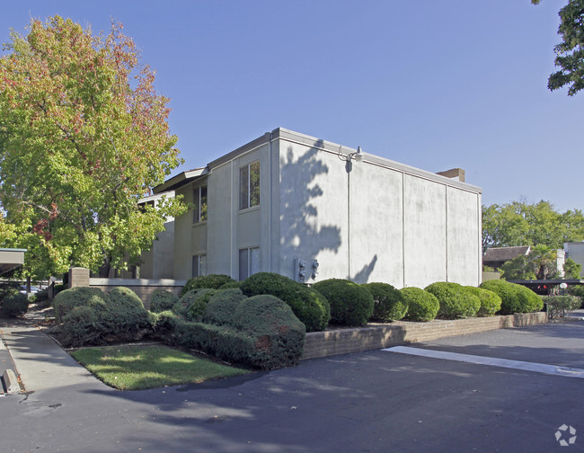 Building Photo - Village Green Apartments