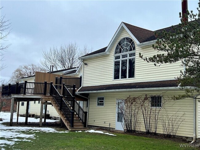 Building Photo - 800 French Rd