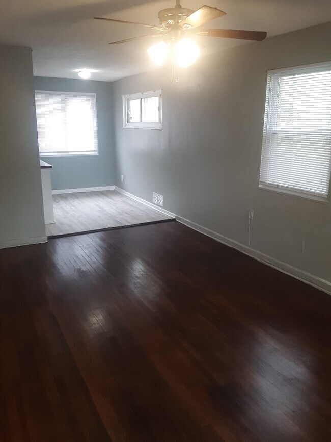 Dining area - 188 Darrington St SW