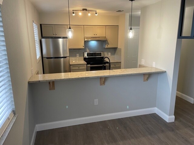Foto principal - 4399 Barna Ave