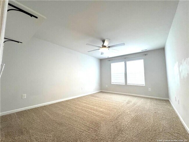 Foto del edificio - 5930 Lowgrass Rd