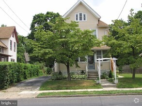 Building Photo - 2818 N Centre St