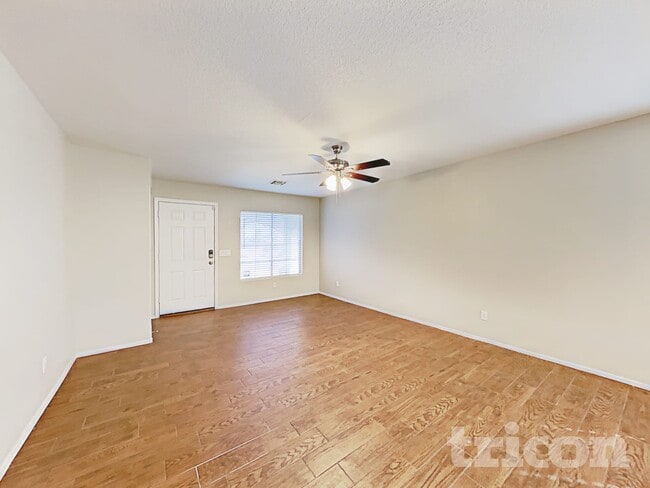 Building Photo - 873 E Geona St