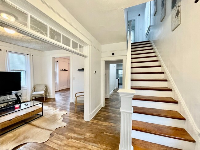 Building Photo - Charming 3-Bedroom Home Available 07-25-24...