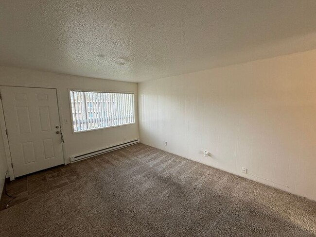 Building Photo - 550 SW Levens St