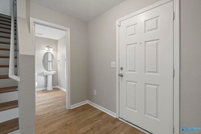 Building Photo - 102 Whitestone Dr NE