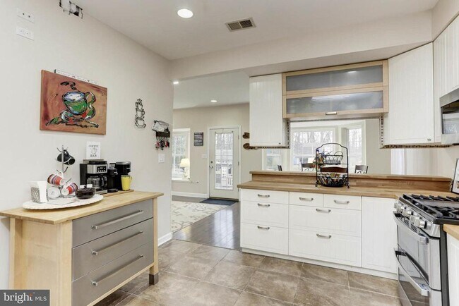 Foto del edificio - 7465 Browns Bridge Rd