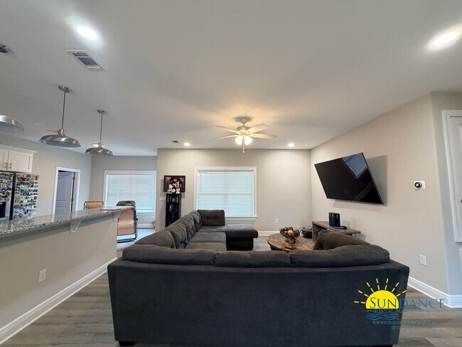 Building Photo - Modern 3-Bedroom Home in Gulf Breeze – Must See!