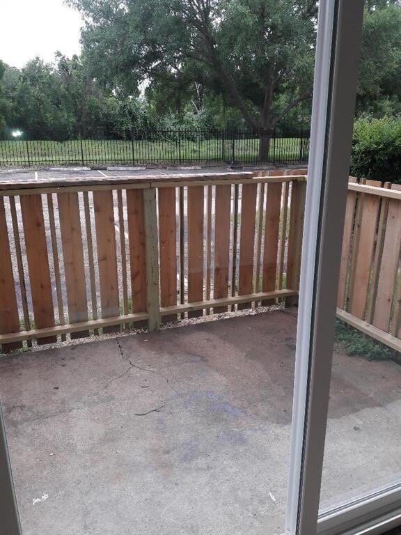 Building Photo - 5625 Antoine Dr