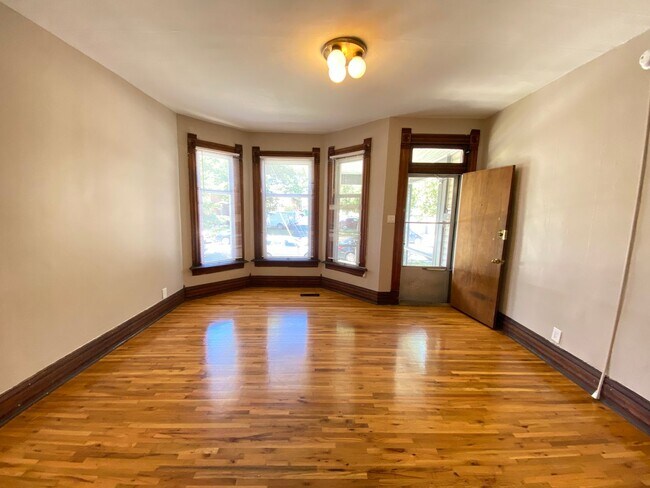 Foto del edificio - 227-229 W 8th Ave