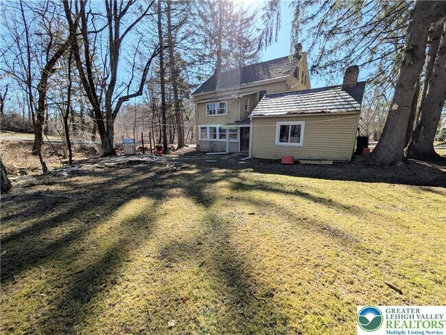 Foto del edificio - 3470 Rhododendron Dr