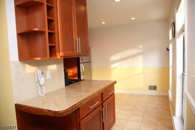 Building Photo - 292 Penns Way