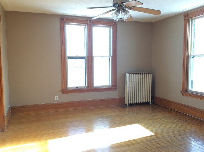 Building Photo - 3254 Harriet Ave