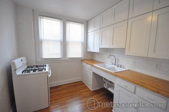 Building Photo - 2621 Indianola Ave