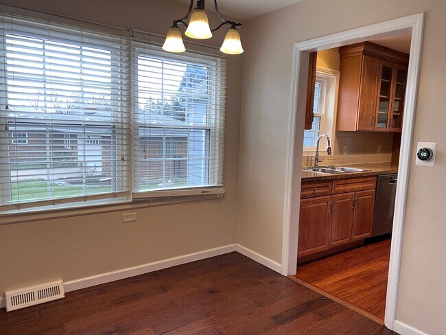 Foto del edificio - East Grand Rapids schools! 4 Bedroom Home