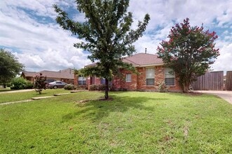 Building Photo - 1115 Buckingham Dr
