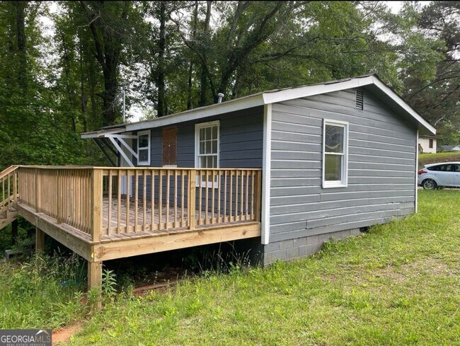 Foto del edificio - Charming 2BR House in Griffin