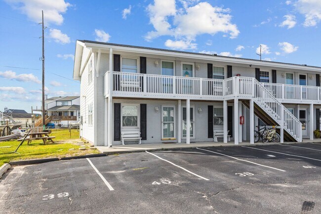 Building Photo - Atlantic Beach Condo for Multi-Month Rental