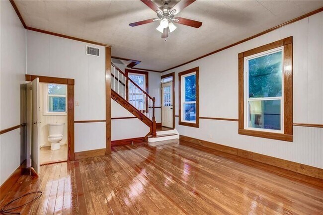 Foto del edificio - 616 W 7th St