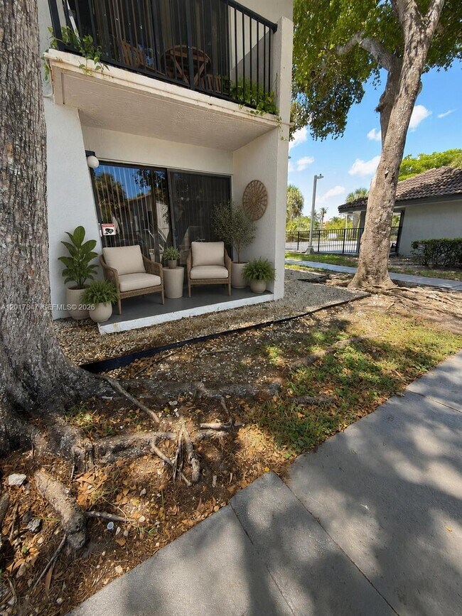Foto del edificio - 7235 NW 179th St