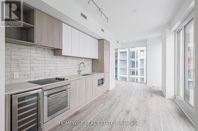 Building Photo - 2020-2020 Bathurst St