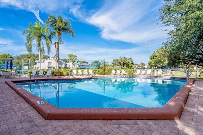 Building Photo - 2050 Discovery Cir W