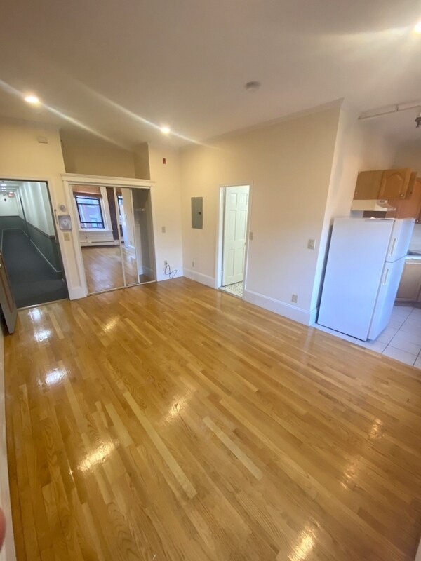 Building Photo - 409 Marlborough St