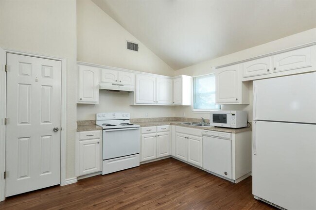Foto del edificio - 108 Live Oak Cir