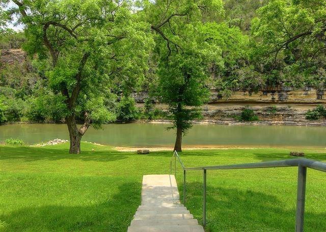 Primary Photo - 540 River Run