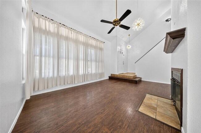 Foto del edificio - 105 Summit Ridge Dr N