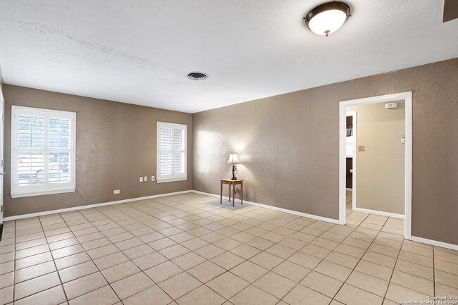 Building Photo - 358 Saratoga Dr