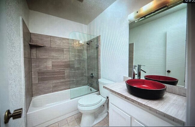 Foto del edificio - 2214 Owens Blvd