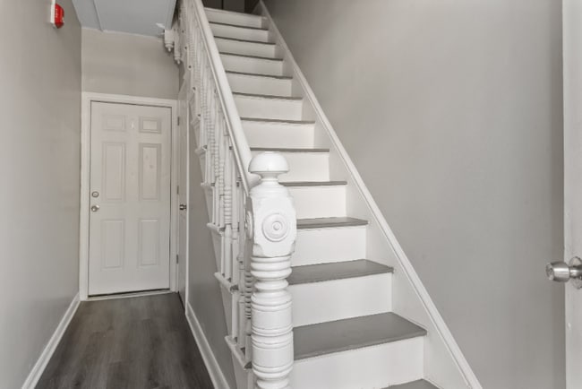 Building Photo - 249 N Mulberry St