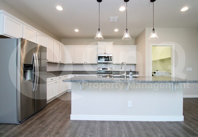 Building Photo - 7711 S Reseda St
